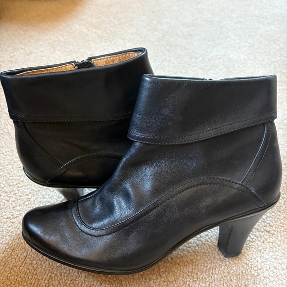 Sofft Black Leather Kitten Heel Ankle Boots Women’s Size 8, Excellent Condition - Picture 1 of 4